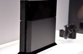 E3 2015：杠上了！PS4拒学Xbox One向下兼容