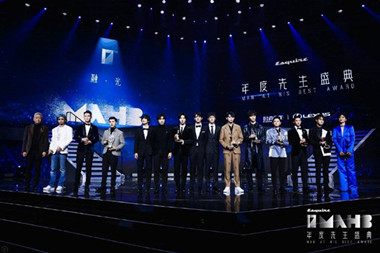 入选时尚先生年度榜Young 伞兵迈出破圈第一步